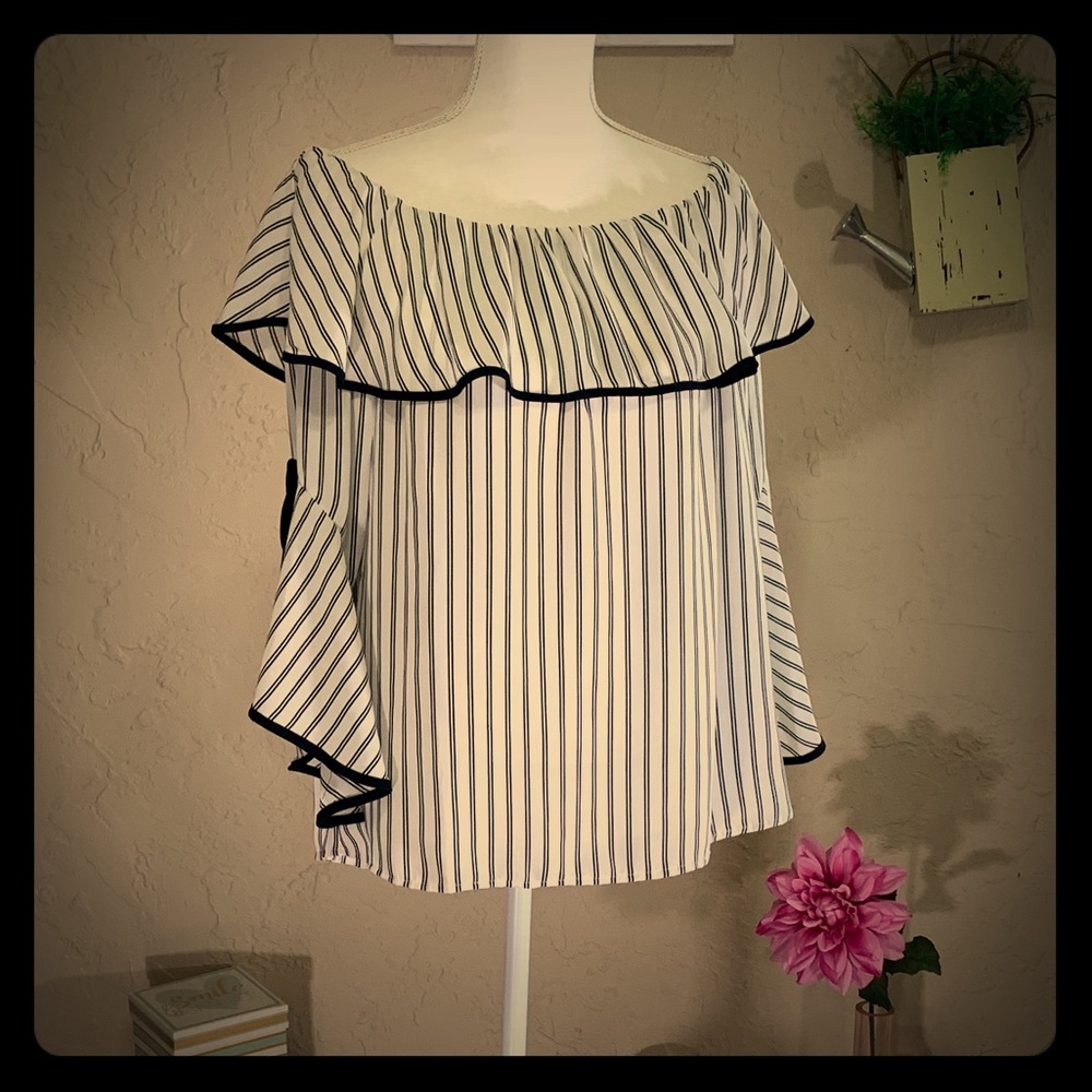 Beautiful Top for any Occasion 🎀